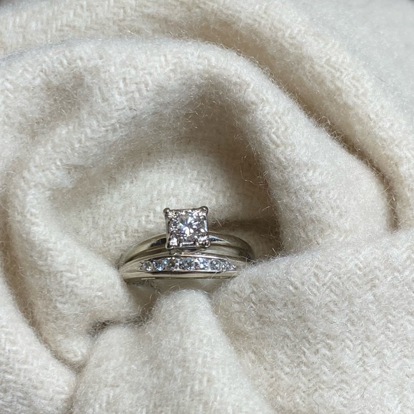 .33 carat Diamond Solitaire 14kt white gold & Channel Set Companion Diamond Band - Picture 6 of 6